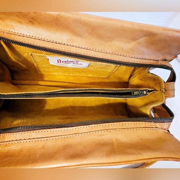 Vintage Avelar's Tooled Leather handbag - Picture 13 of 16